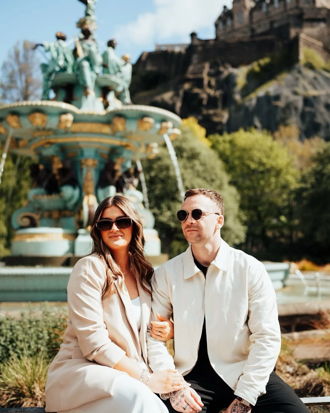 Sunshine in Edinburgh yet again (what&rsquo;s going on?) for Derrin &amp; Iain&rsquo;s &ldquo;Save The Date&rdquo; shoot in Edinburgh&rsquo;s Old Town with a little trip down the gardens too. 
We had such a great time and it was so lovely getting to 