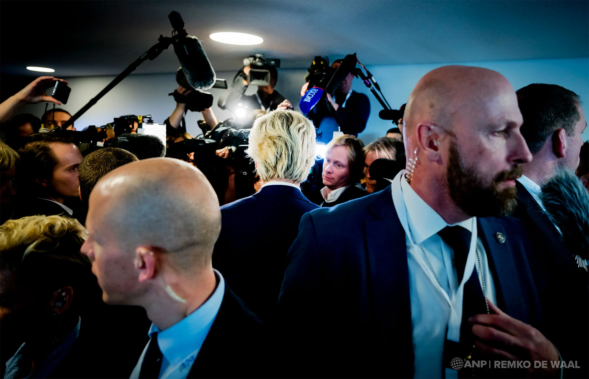 PVV-leider Geert Wilders staat de pers te woord na afloop van een conferentie van rechts-populistische partijen uit het Europees Parlement in Koblenz.