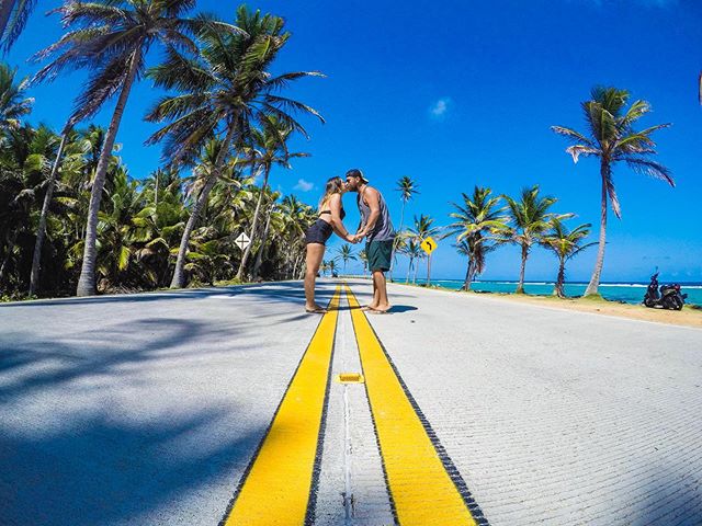 Dias inolvidables en San Andr&eacute;s, Colombia 🇨🇴 ✨. .
.
.
Unforgettable days in San Andres Island in Colombia 🇨🇴 ✨. .
.
.
The best way to fully experience the island is to rent a scooter for a few days and drive around! No map needed on this i