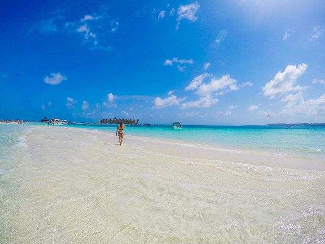 A picture speaks more than a thousand words....one of the most beautiful places that have left us speechless, the Natural Aquarium of San Andres Island. . .
.
.
Aside from it being a very short boat ride from the main island, bring your snorkeling ge