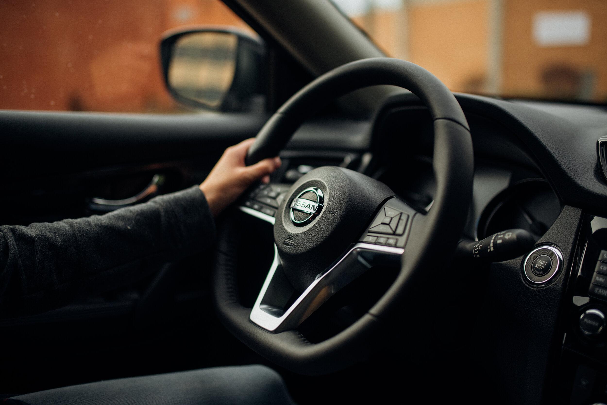  The sleek &amp; sexy steering wheel whilst driving through the streets of Chattanooga.  