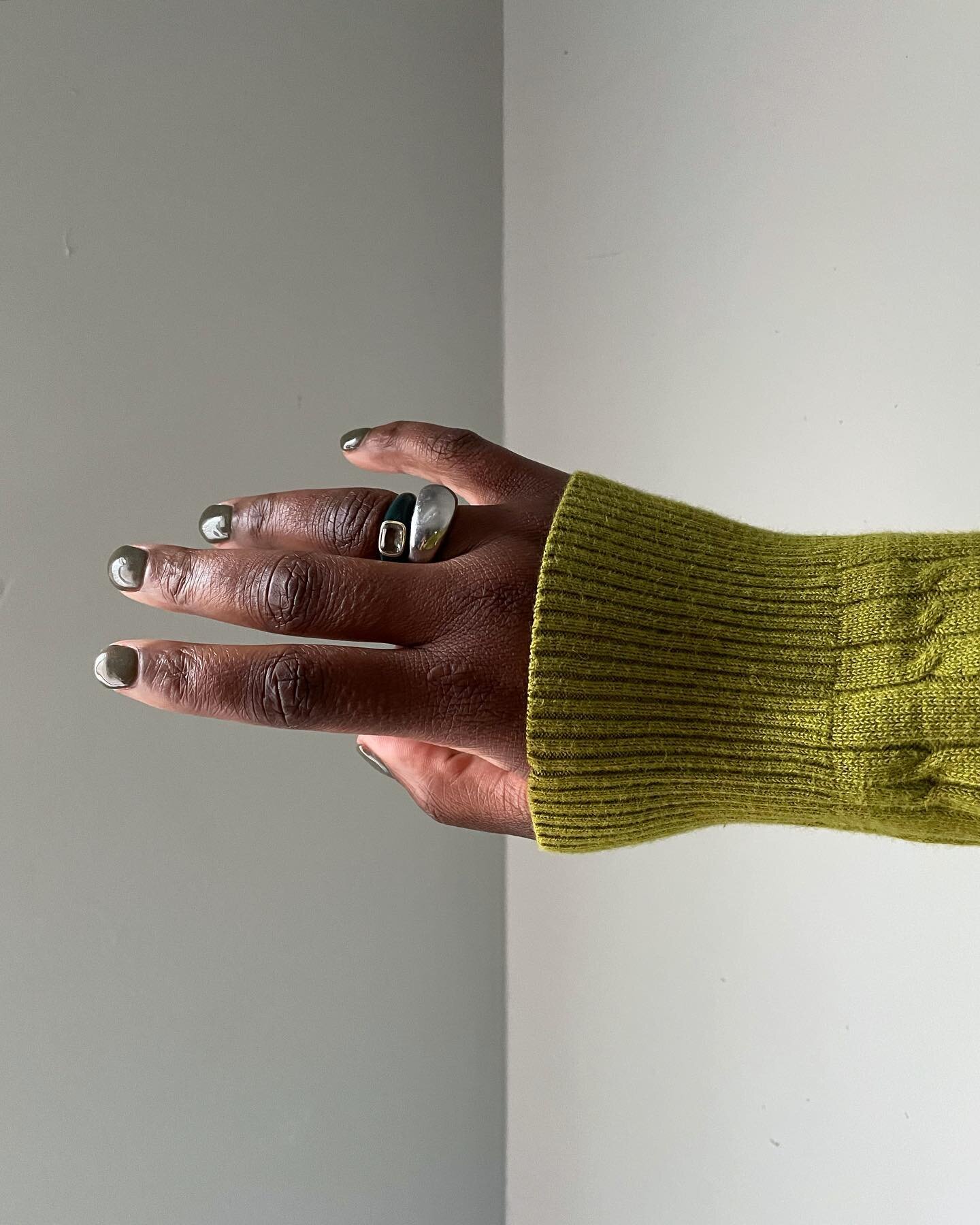 Man I feel like a woman 🫒🫒🫒
This OPI Olive to Green is such a big girl color. Is there a better feeling that fresh nails? Maybe a hair appointment? I don&rsquo;t know but I&rsquo;ll leave that thought here to debate. 

@mejuri #gifted 
Monochromat