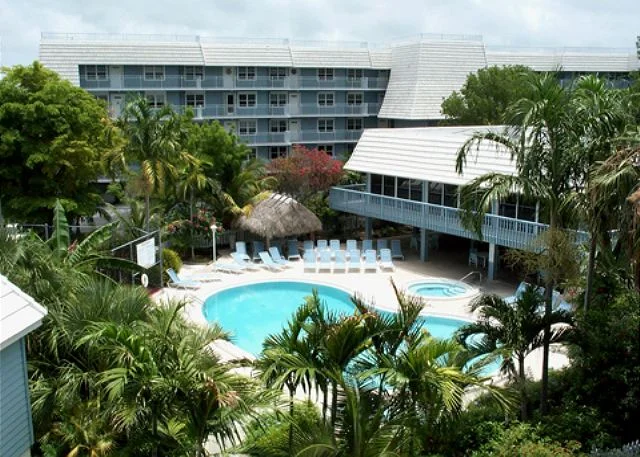 La Brisa Condos Pool Pic3