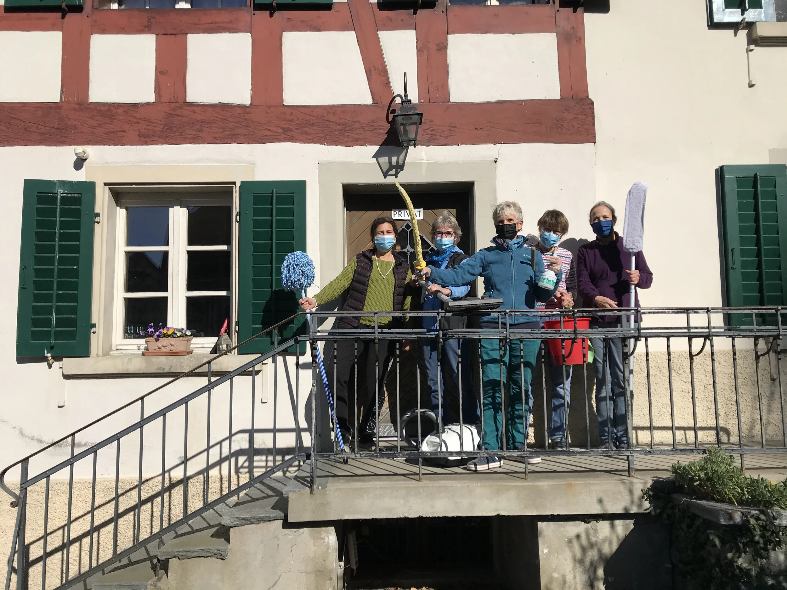 Karma-Yoga-Tag mit Frühlingsputz