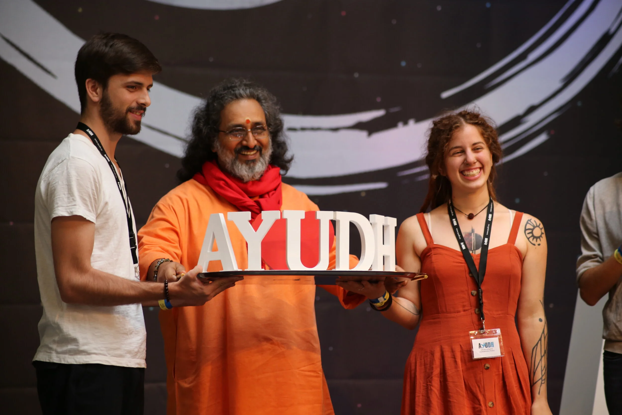SONNTAG, 1. August  18:00 UHR - Botschaft von Swami Amritaswarupananda Puri beim AYUDH Europe Virtual Youth Summit "Cultivating Care"