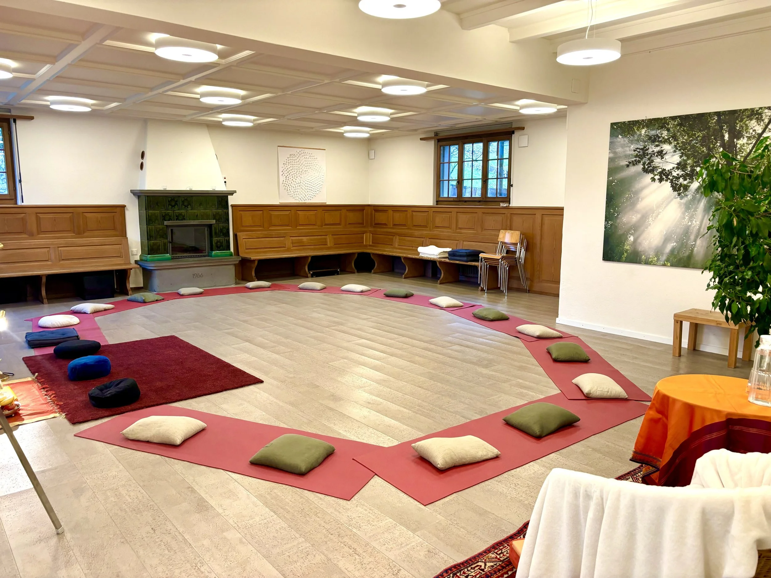 Studierende der Lehreinheit Karma &amp; Dharma zu Besuch