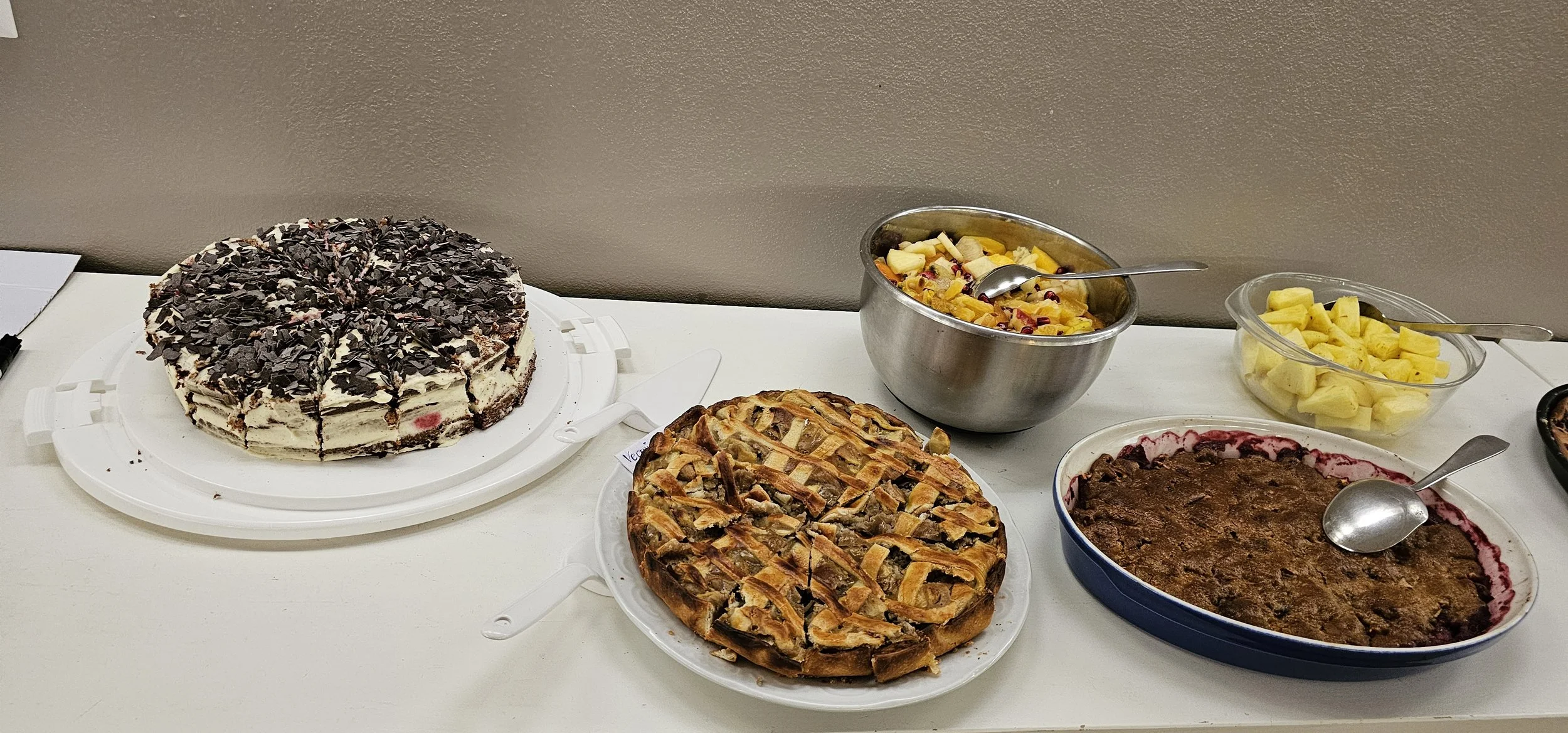 ... kommt das mitgebrachte Dessert.