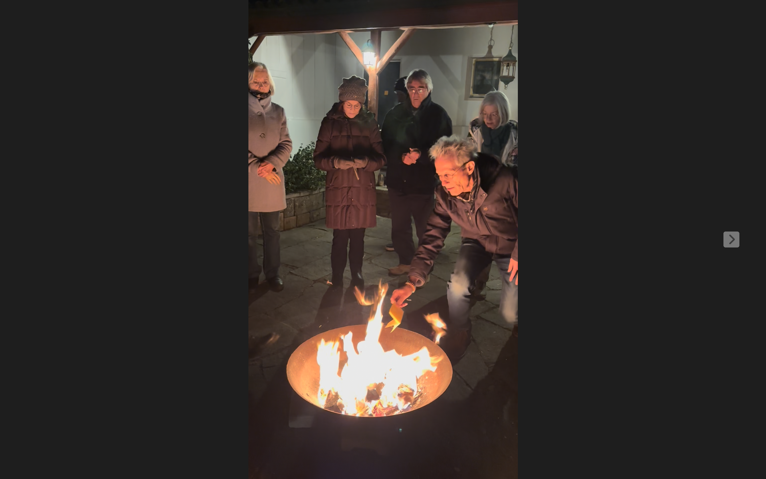 Was ich vom alten Jahr loslasse, übergebe ich dem Feuer.