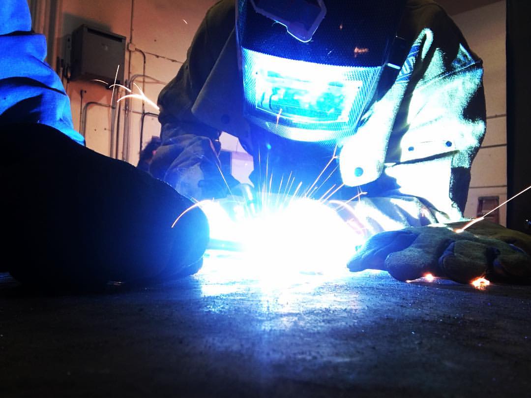 Welding the back foot together with the help of resident artist Angelina.