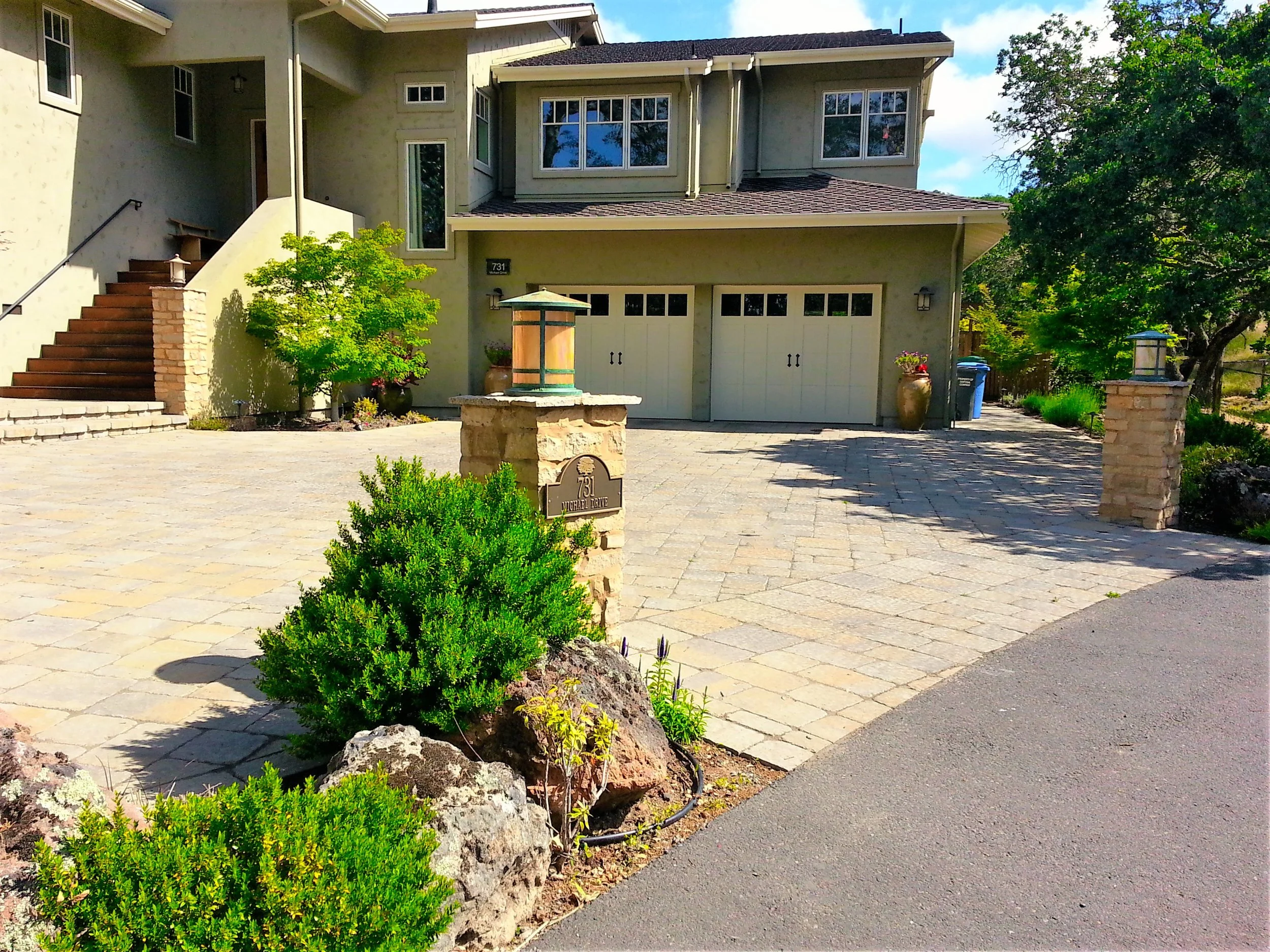 stone wall paver drive.jpg
