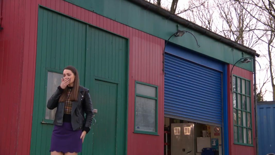 hollyoaks garage.png