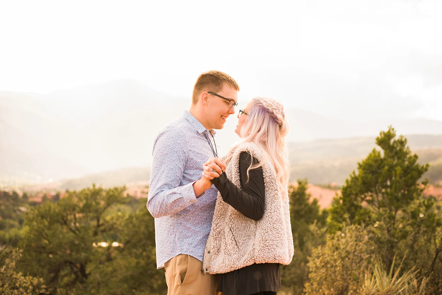 garden-of-the-gods-engagement-session-colorado-springs-wedding-photographer-k-m-10.jpg