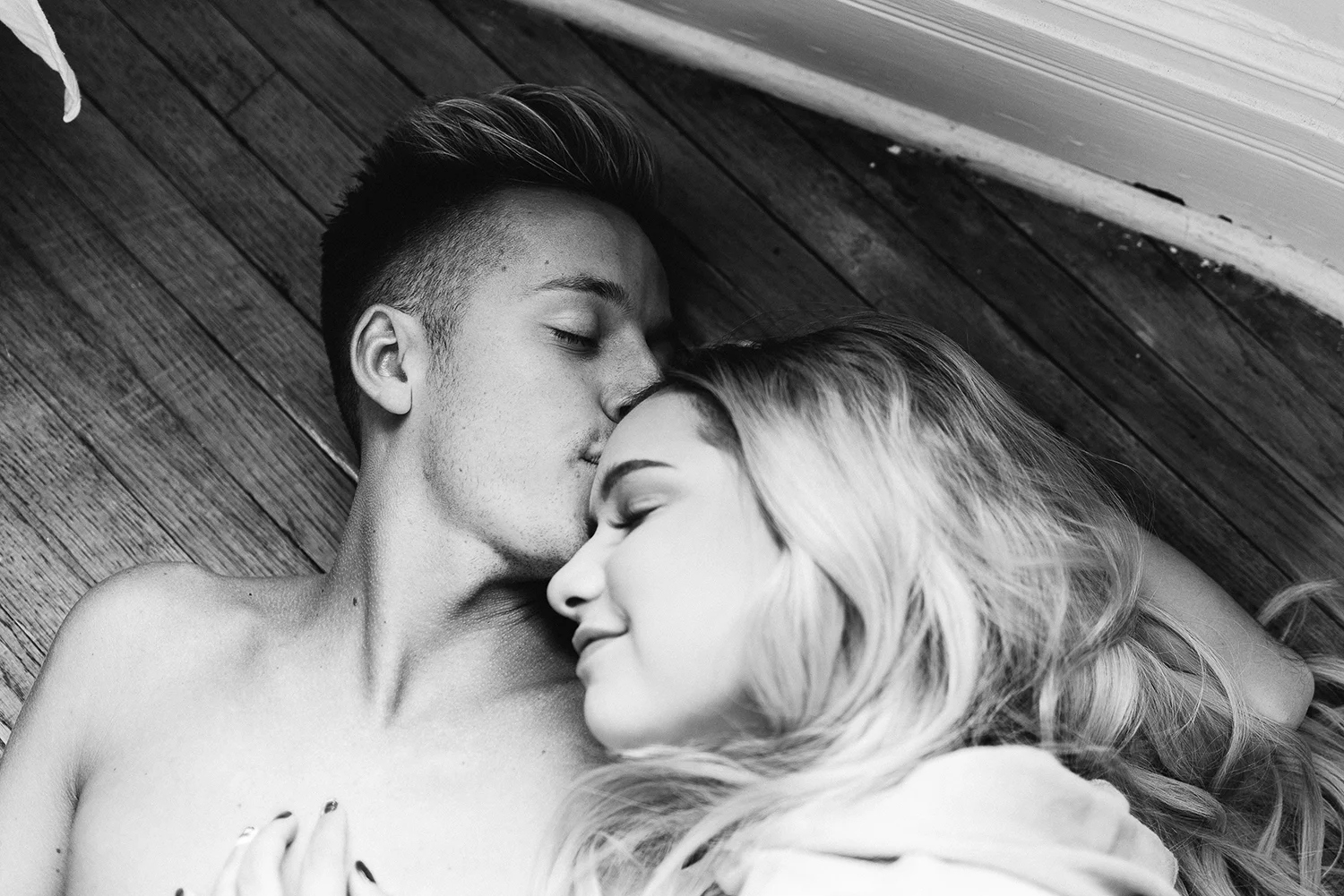in-home-couples-session-colorado-photographer-16.jpg