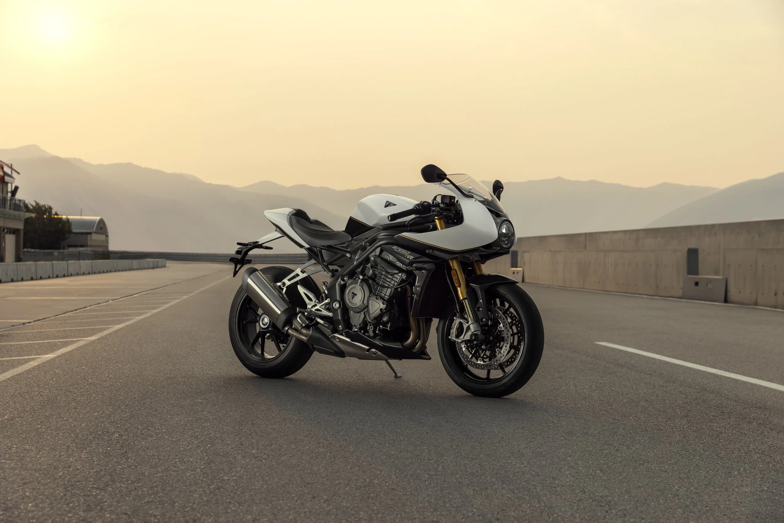 Speed Triple RR_MY22_”27A2503”_ML.jpg
