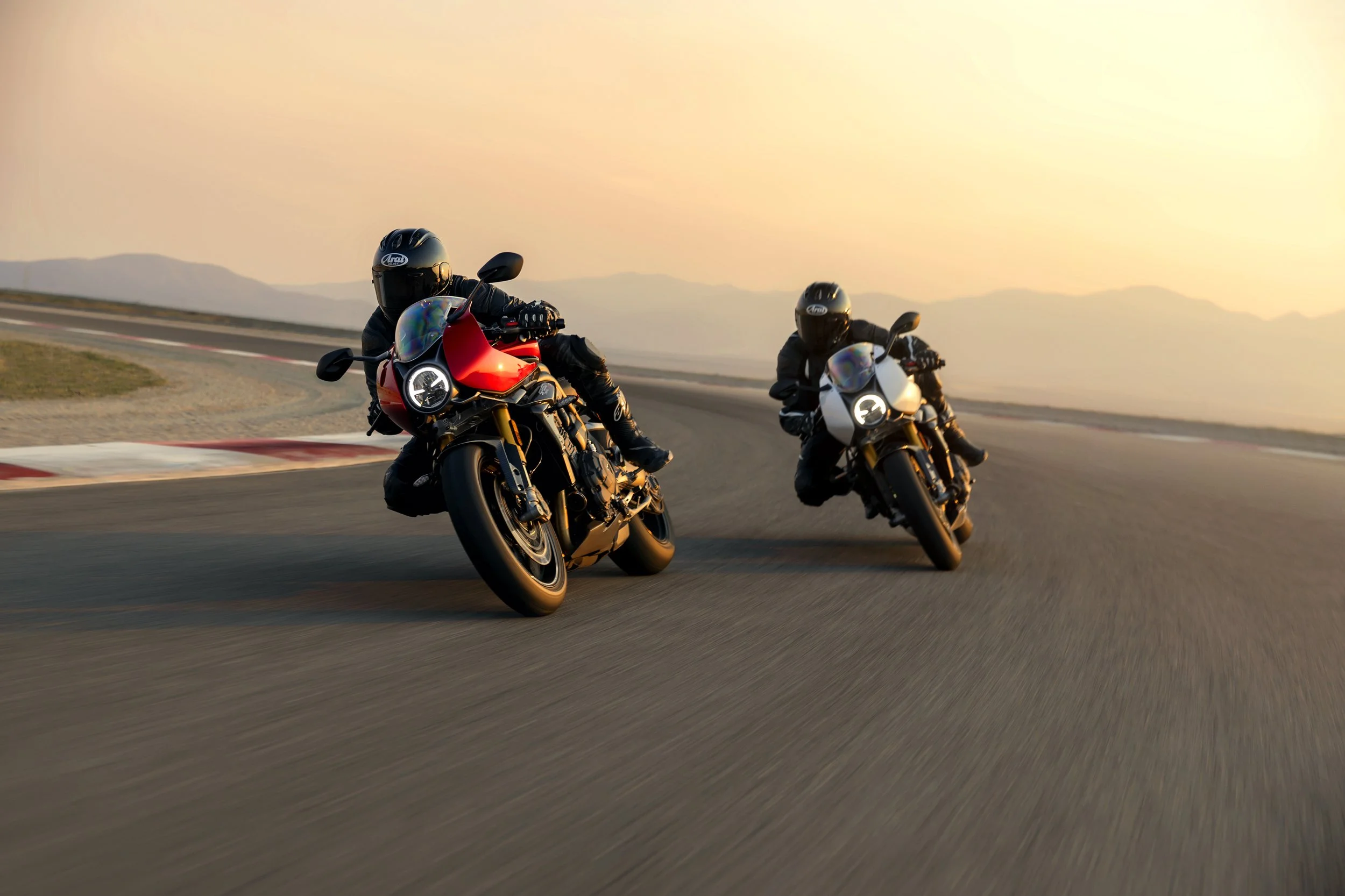 Speed Triple RR_MY22_”N4I8691”_ML.jpg