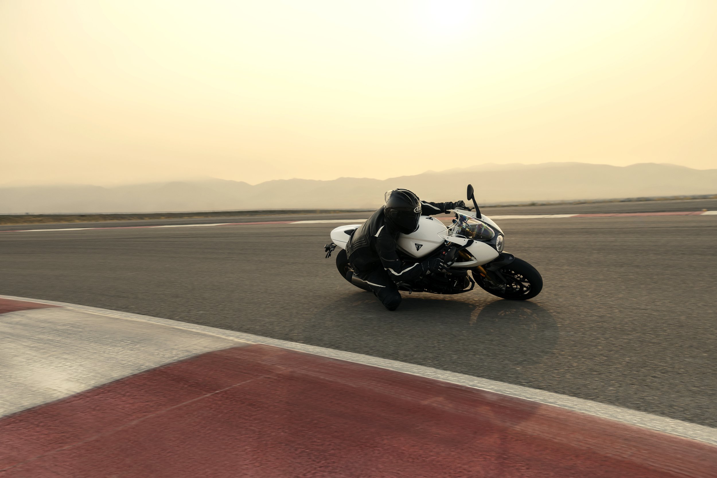 Speed Triple RR_MY22_”N4I2976”_ML.jpg