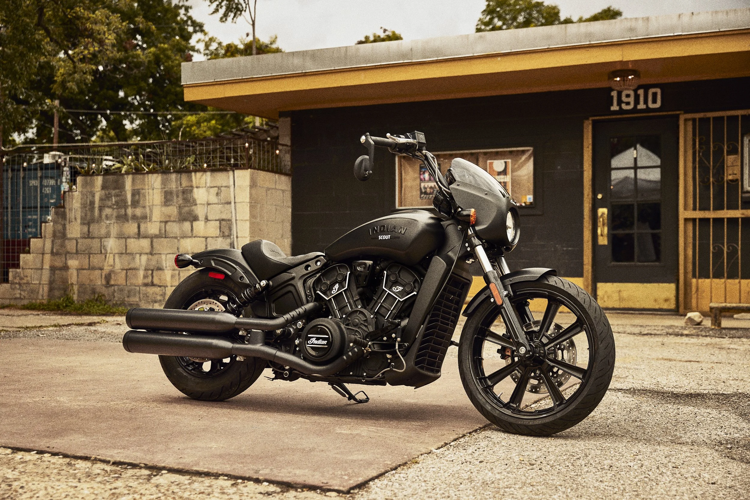 2022-imc-rogue-thunder-black-smoke-lifestyle-0490.jpg