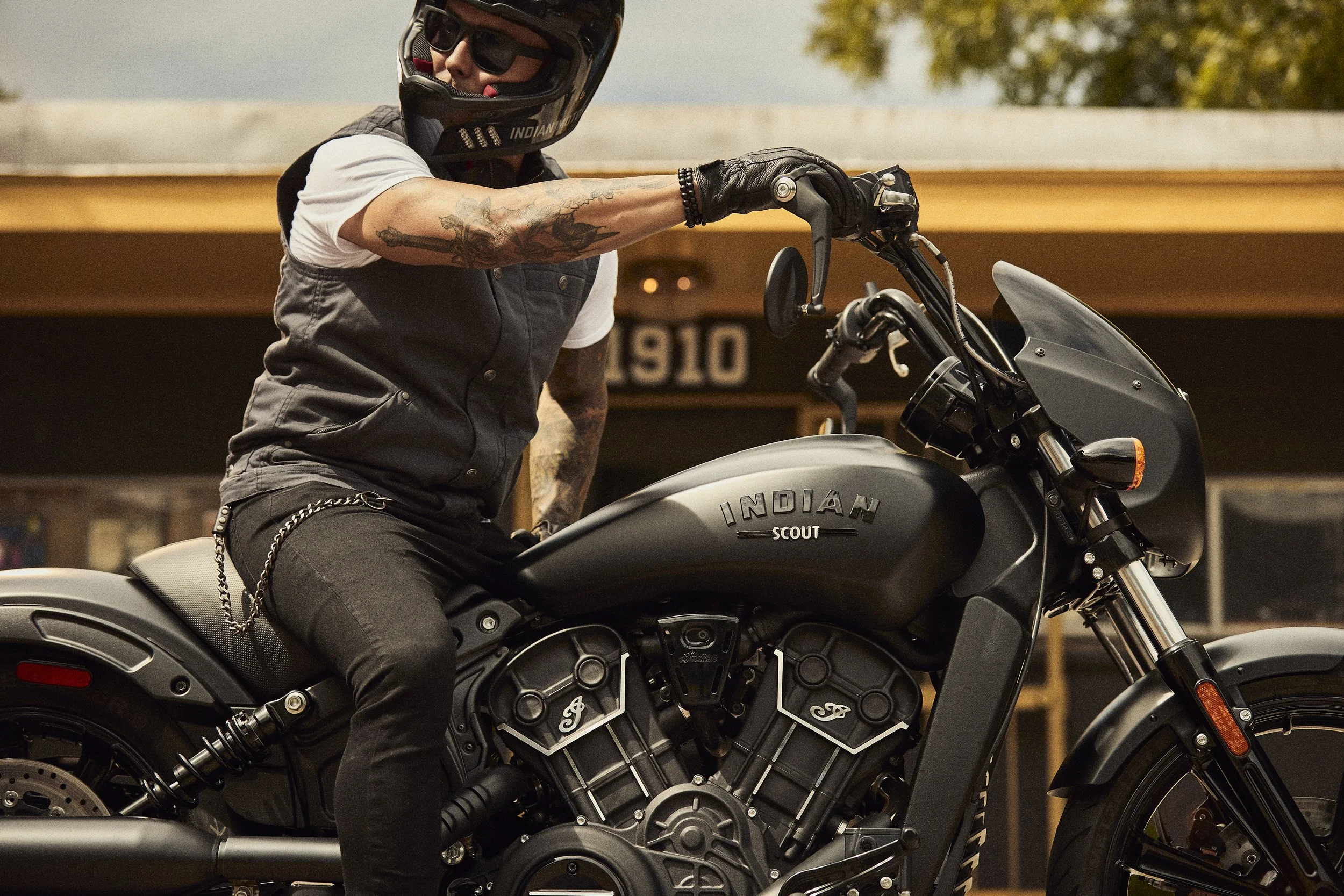 2022-imc-rogue-thunder-black-smoke-lifestyle-0161.jpg