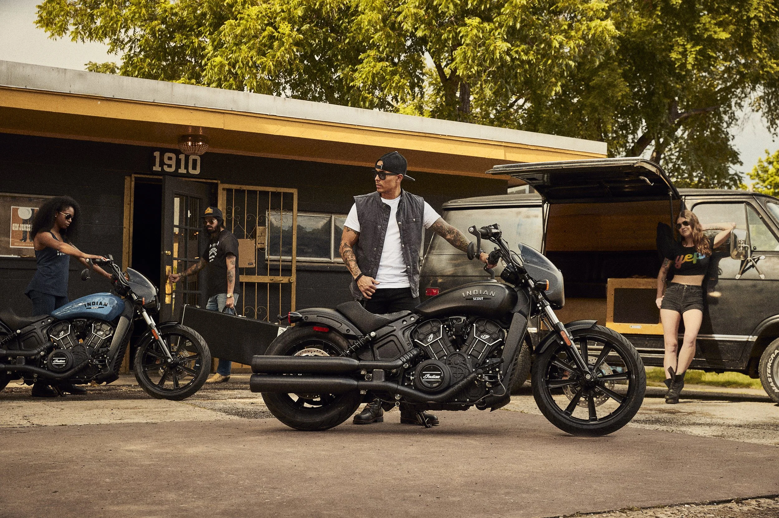 2022-imc-rogue-thunder-black-smoke-lifestyle-1099.jpg