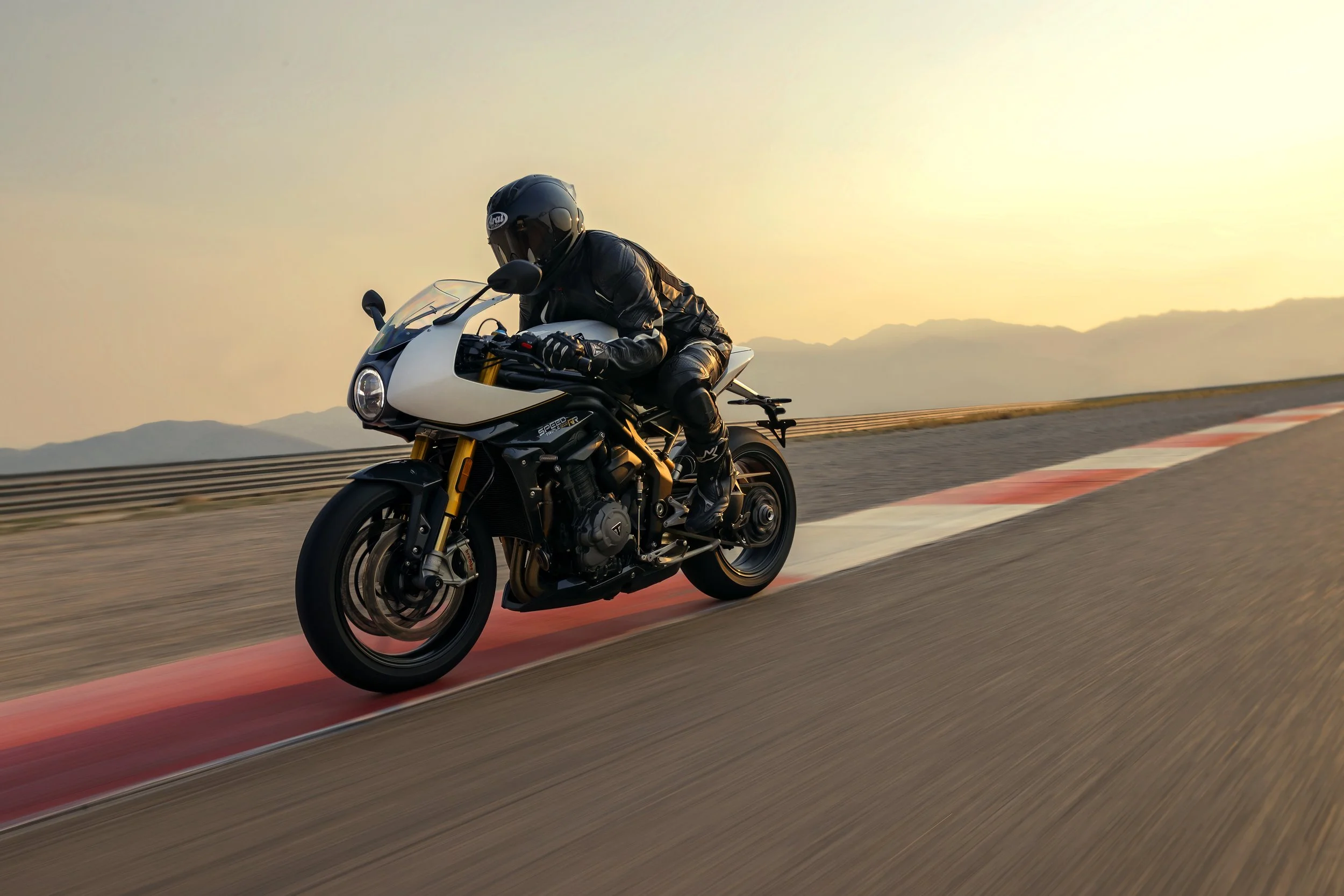 Speed Triple RR_MY22_”N4I7819”_ML.jpg