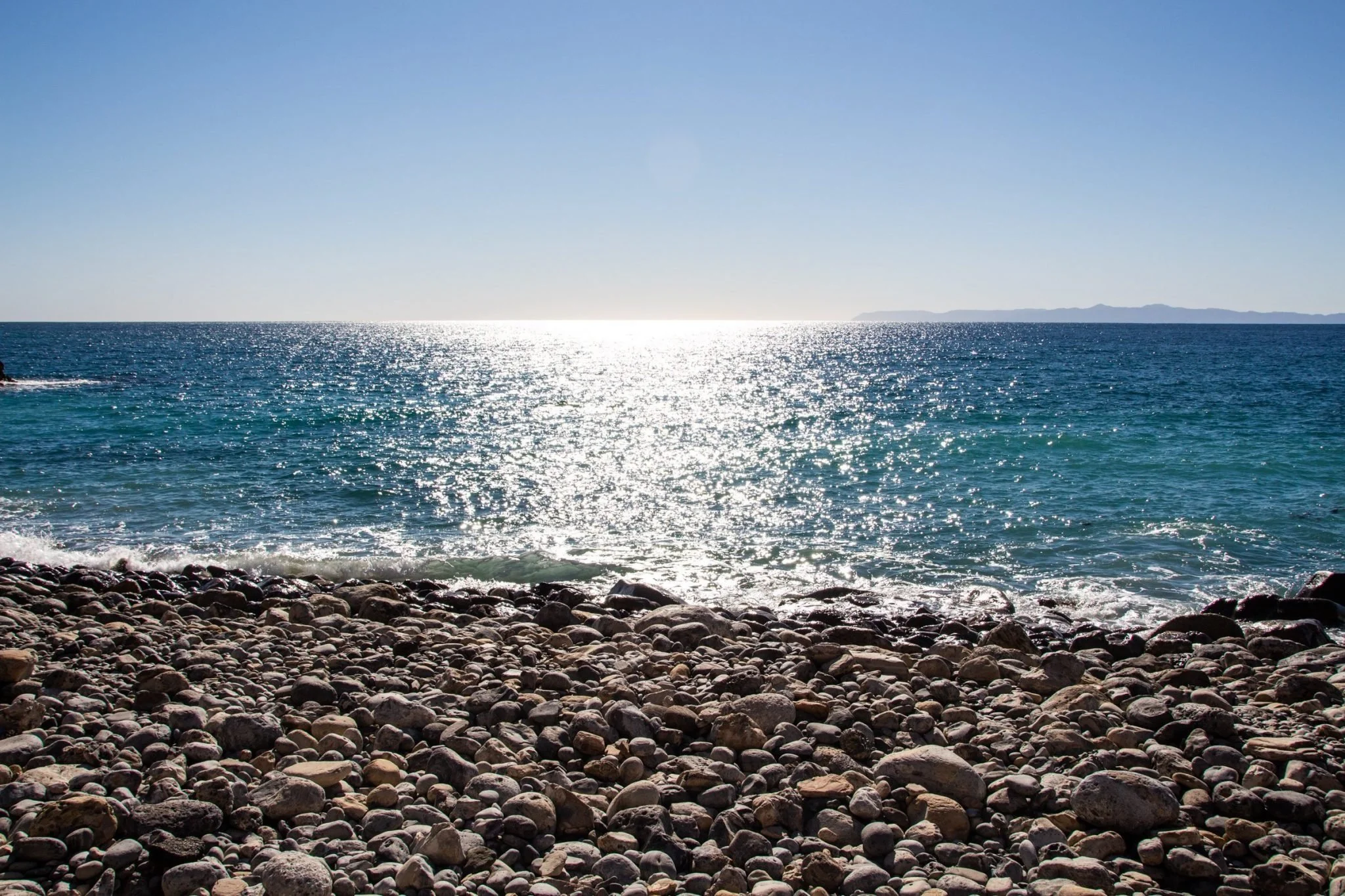 Sunlight-on-Water-near-Rocky-Beach-2048x1365.jpeg