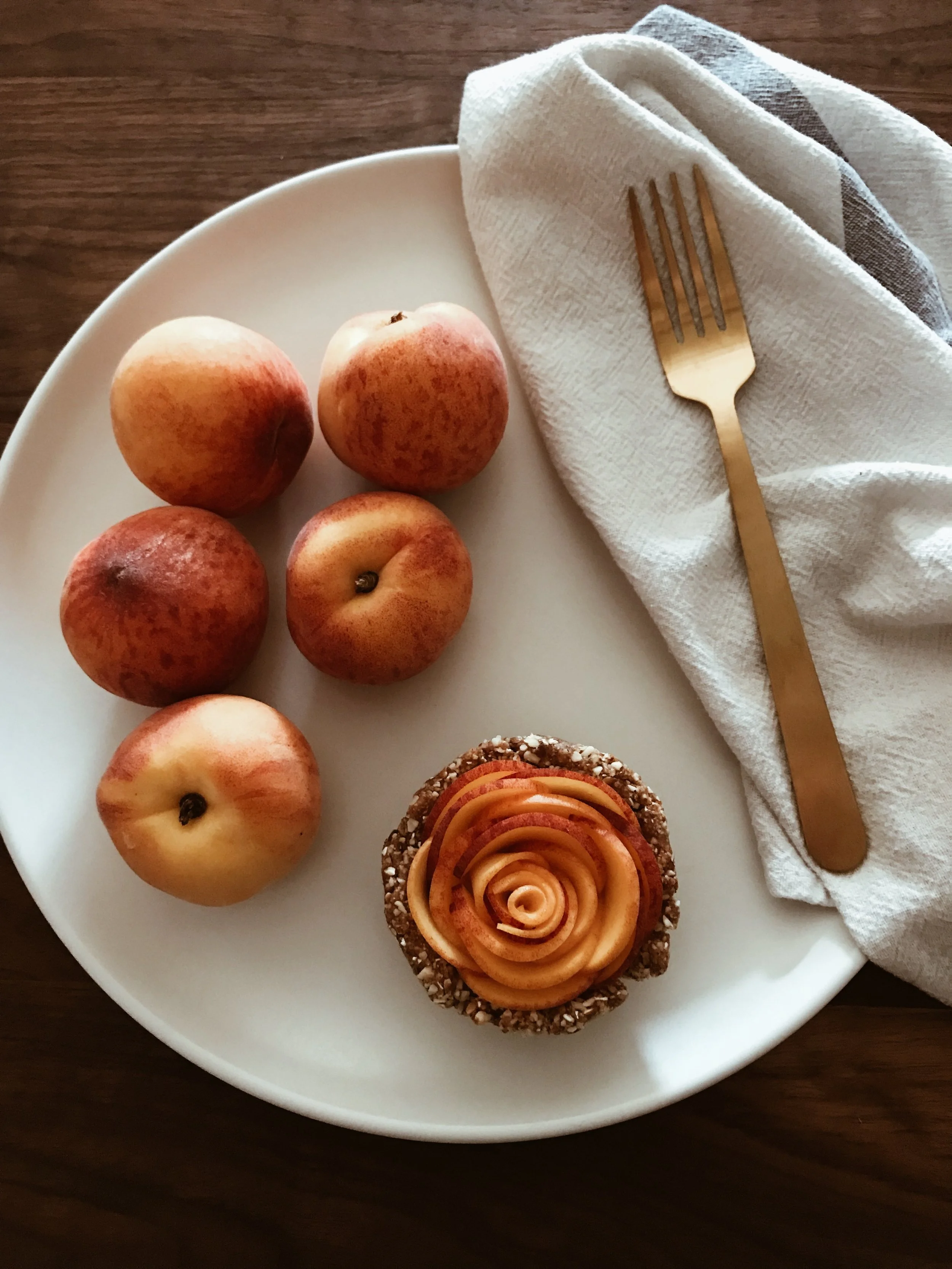 Raw, Vegan & Sugar Free Peach Pie