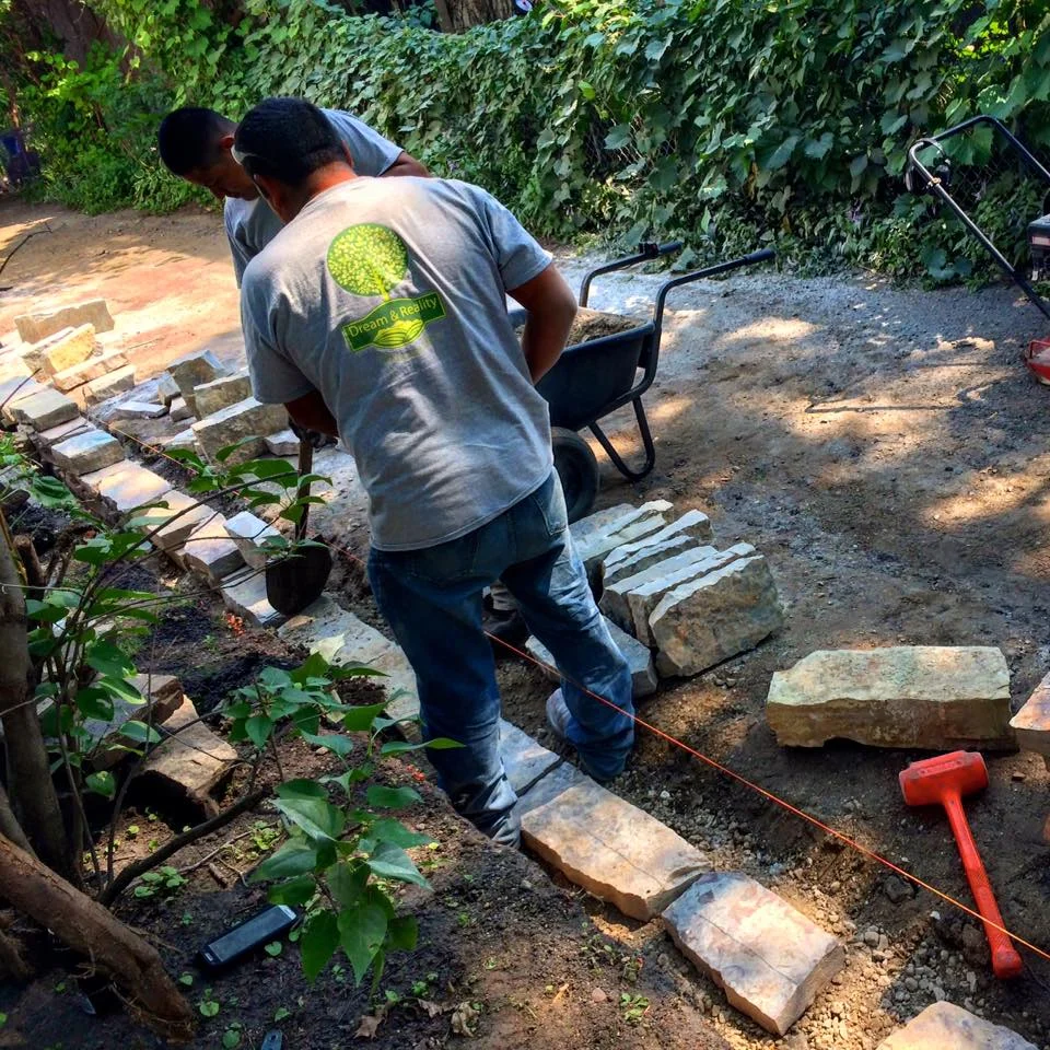 building a flagstone wall.jpg