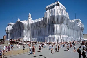 Wrapped Reichstag / Christo
