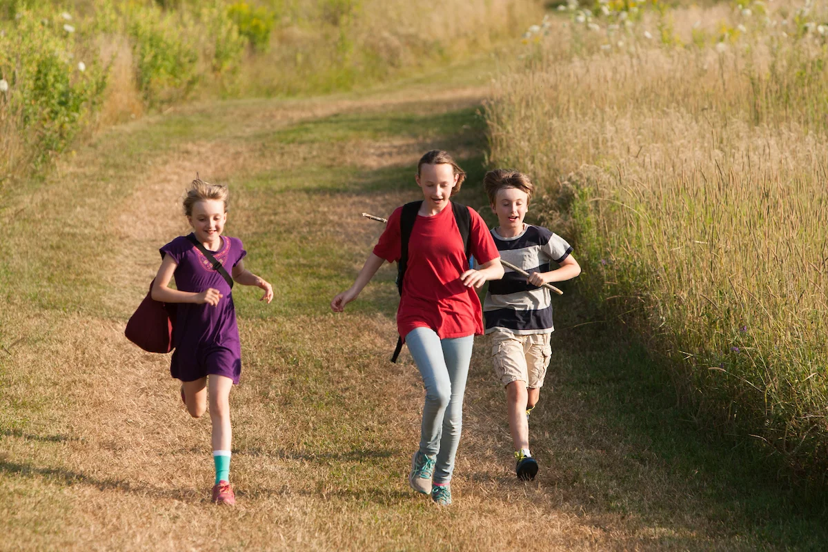 Fiona, Celeste & Joe run down the hill at the beginning of Wake the River Clyde, 2017