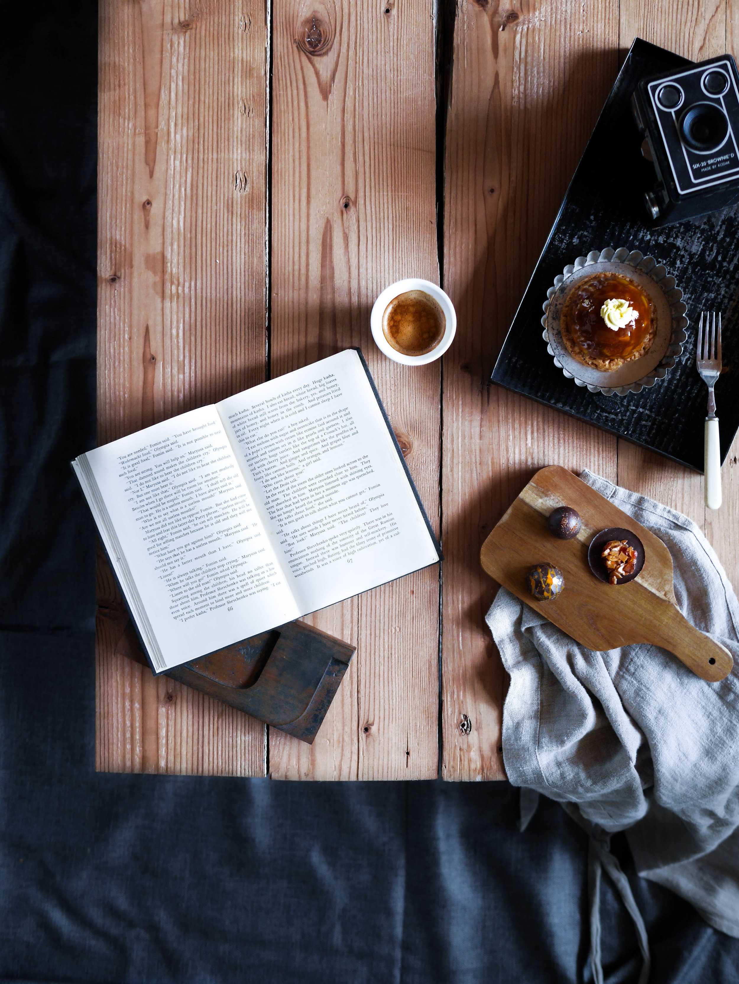 Old planks of wood salvaged from a deck demolition have been planed back to create a makeshift table - perfect for this rustic "cafe" setting. By @underthekowhai