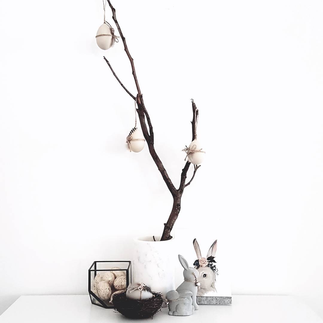 Image via Instagram account @ stilettos_and_bricks