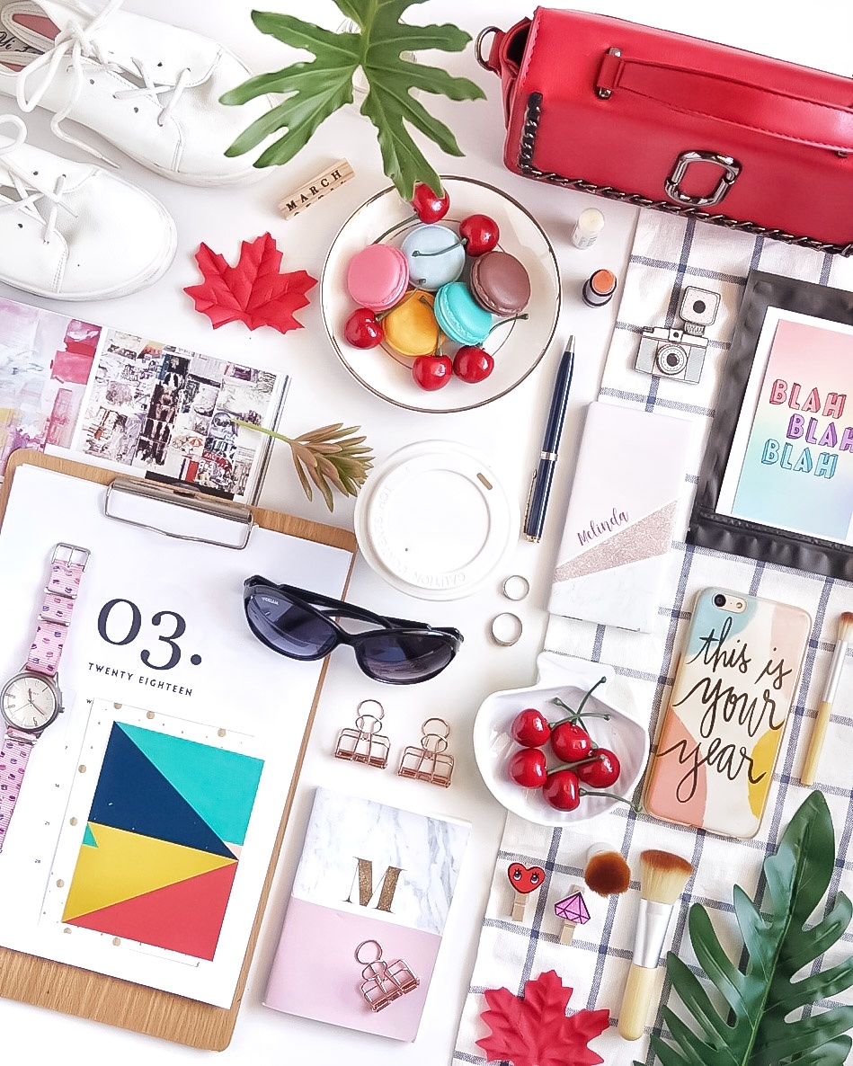 I love how bright and colorful the image is. This is the kind of image that make me happy.