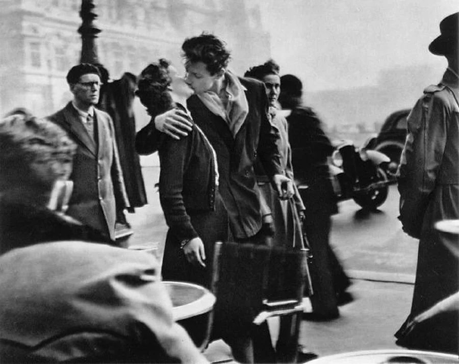"Kiss at the Hôtel de Ville", Robert Doisneau, 1950
