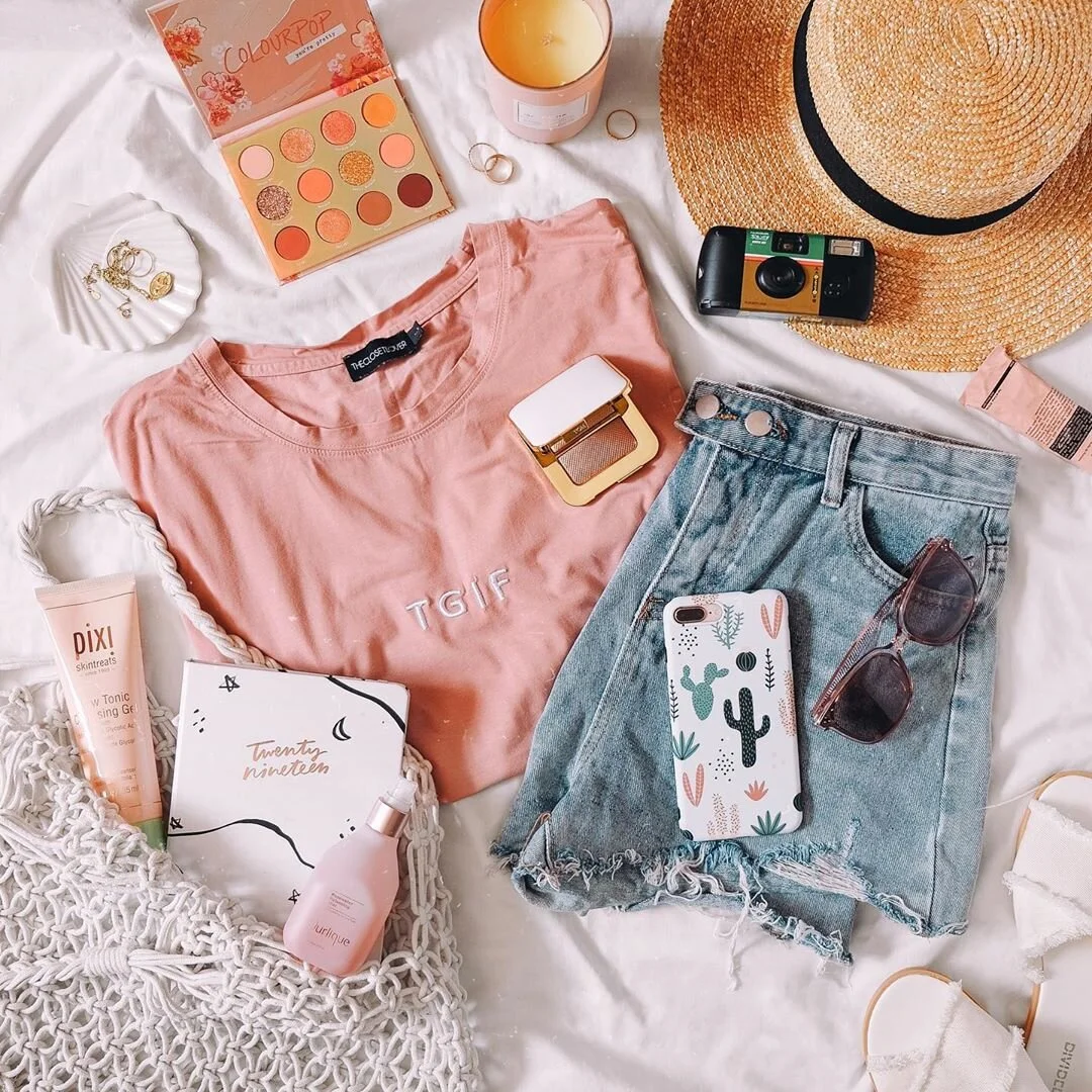 Some weekend essentials featuring some casual folding. Source: @ardaisy_