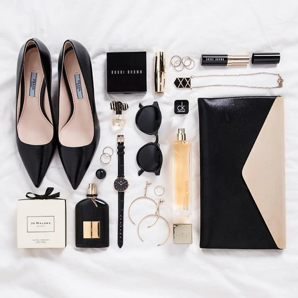 A neaty arranged flatlay featuring some black pumps. Source: @whatshepictures