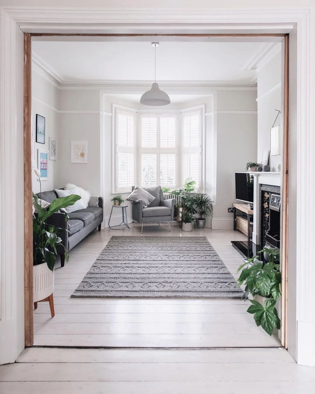 The pops of greenery has brought Hannah’s space to life. Source: @hannahargyle