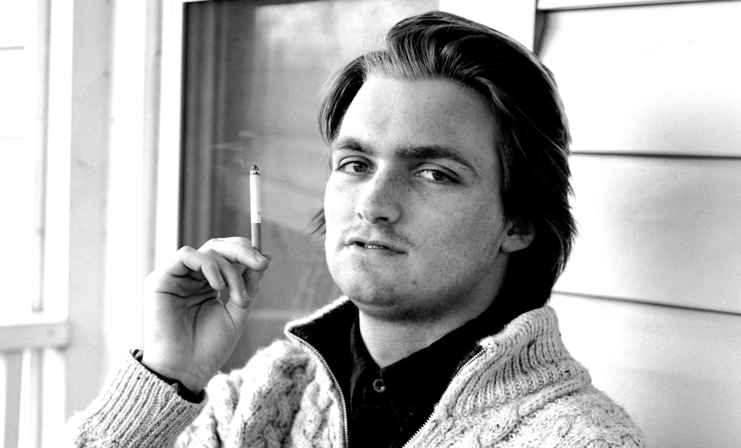 Close, Cigarette