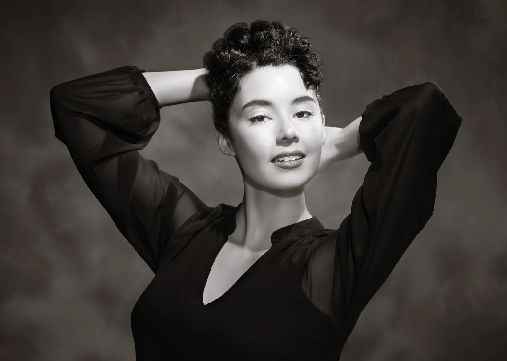 In this photo, Paulina Silva poses in classic 1940's - 1950's style. Speed-Light with Fresnel Lens