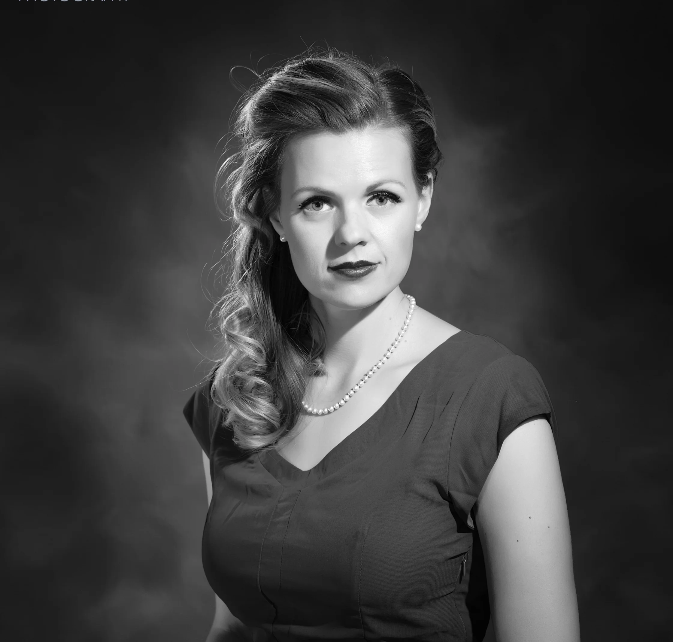 Model, Catherine Johnson goes for a 1940' look with my new lighting system.