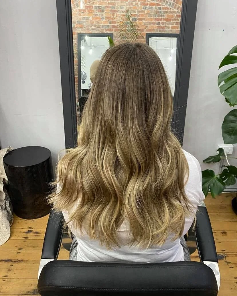 Honey Glow 🍯 Brining us into the warmer weather ☀️Colour: Melissa
.
.

#balayage #balayageballarat #ballaratbusiness #ballaratsalon #ballarathairdresser #ecosalon #sustainablesalon #vegansalon #crueltyfreesalon #ballarat #salonballarat