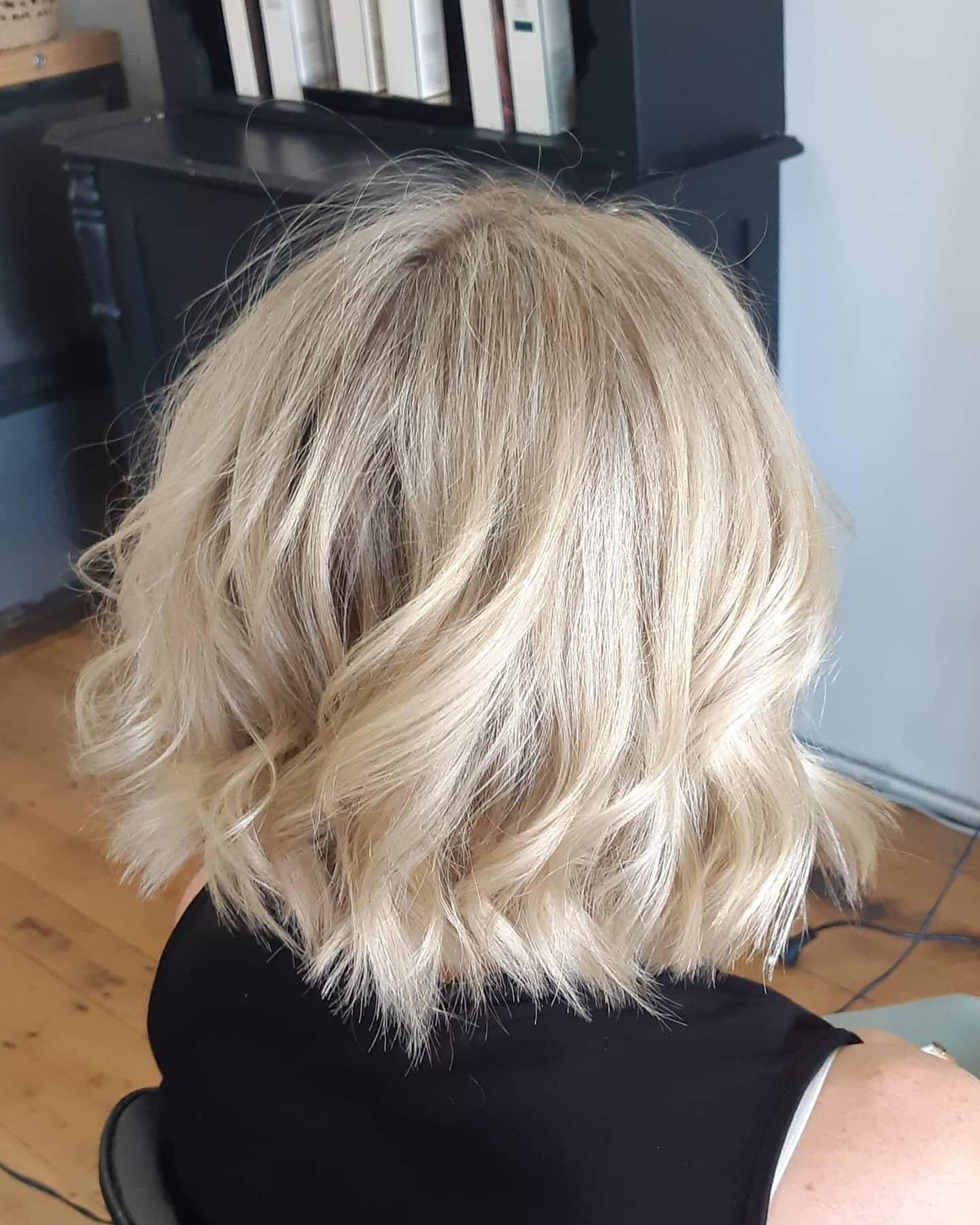 By @ash_newhair 
.
.
.
#blonde #coolblonde #blondeballarat #ballaratbusiness #ballaratsalon #ballarathairdresser #ecosalon #sustainablesalon #vegansalon #crueltyfreesalon #ballarat #beautysalonballarat