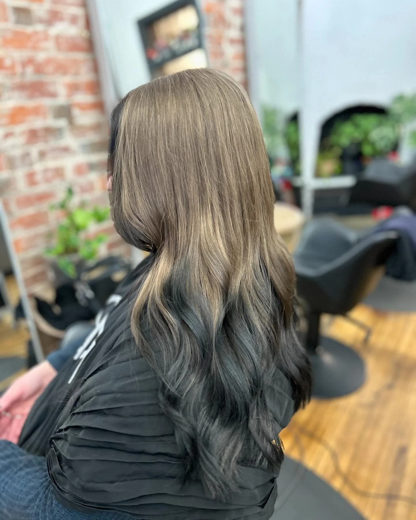 A little reverse balayage for Christine! 🐈&zwj;⬛🦇