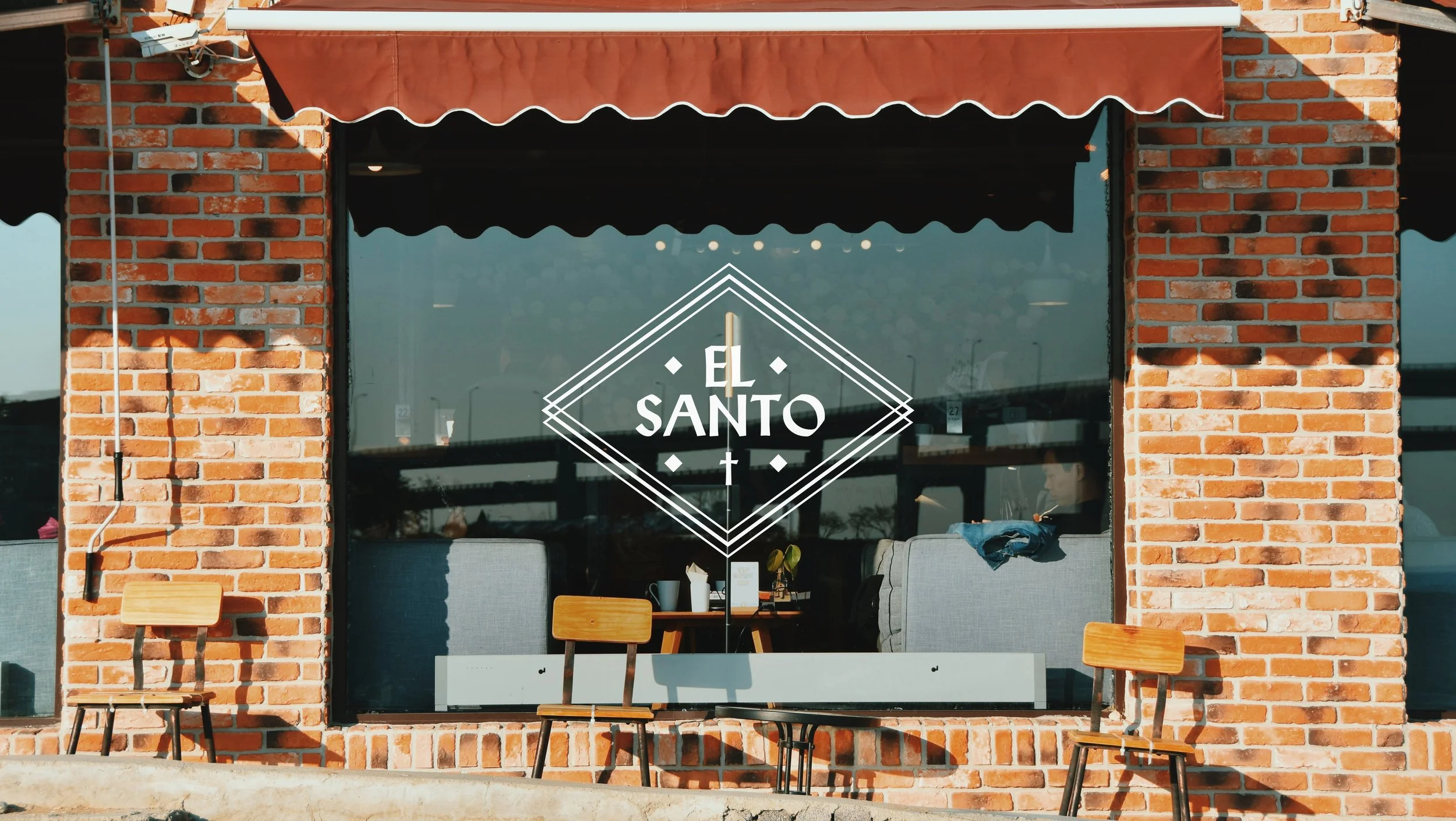 ElSanto-Window-Mockup-2.jpg