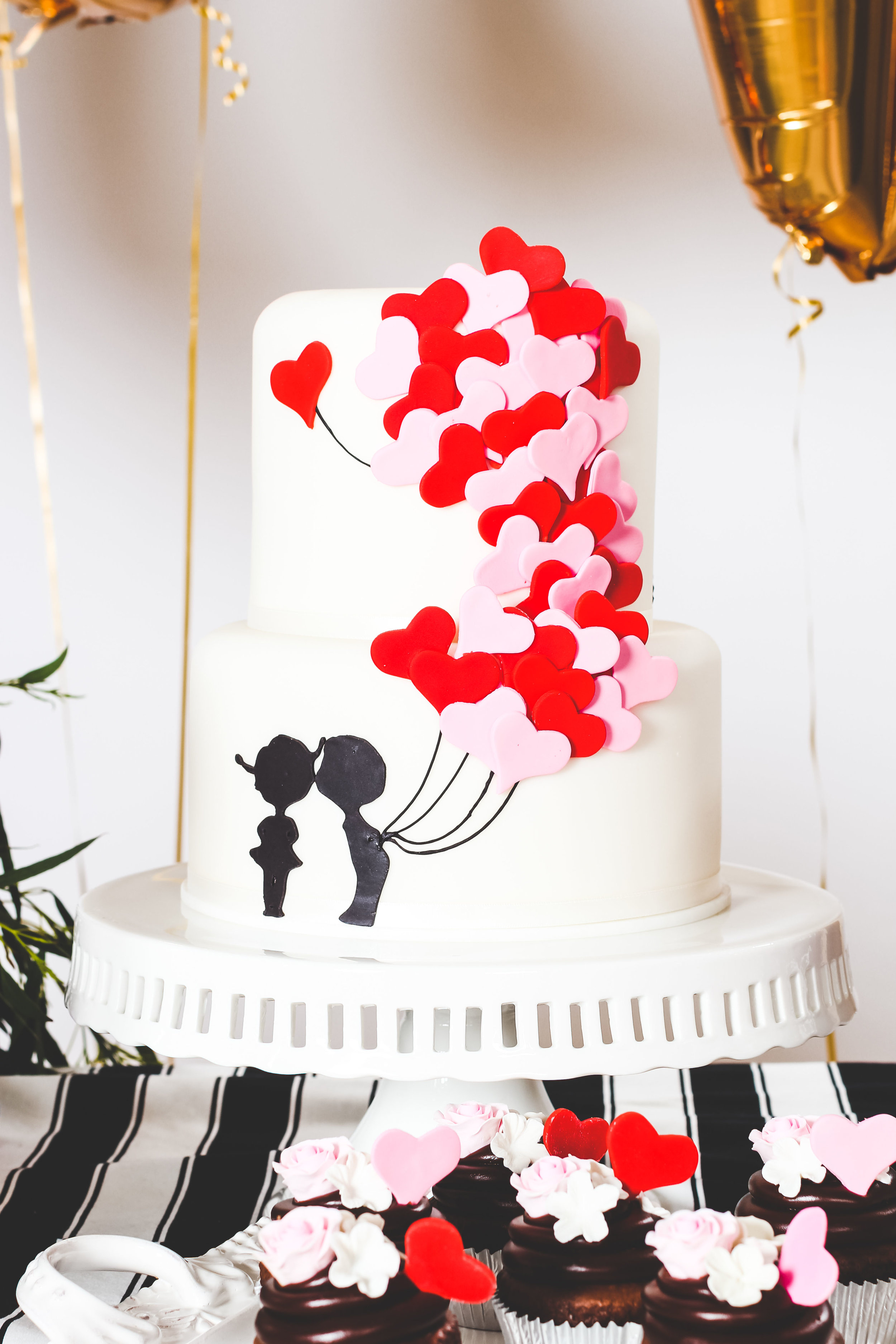 11 Romantic Valentine Cake Ideas To Wow Your Special Someone This Year -  Wondafox | Valentine cake, Romantic valentine, Valentine