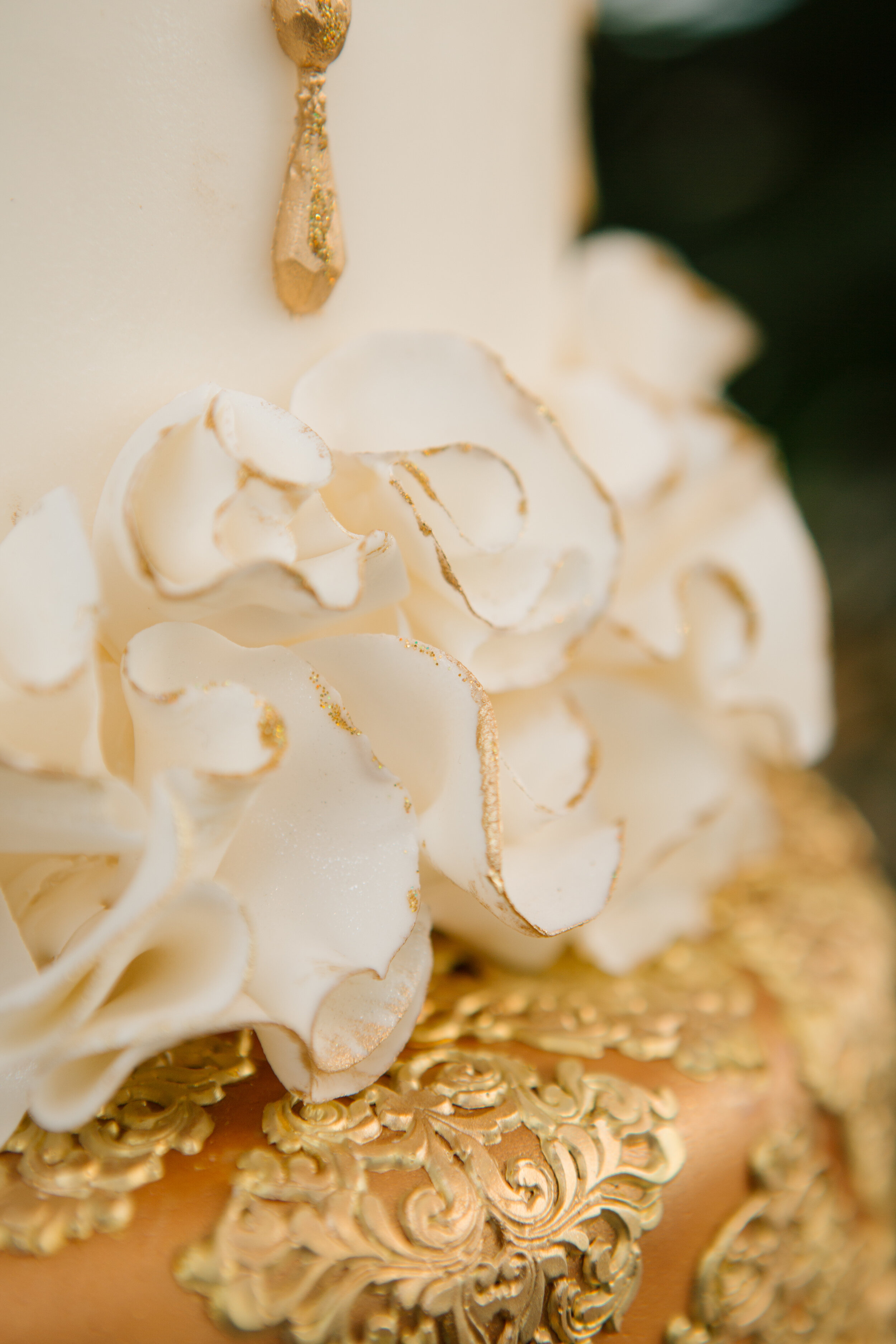 gold-ruffles-cake.jpg