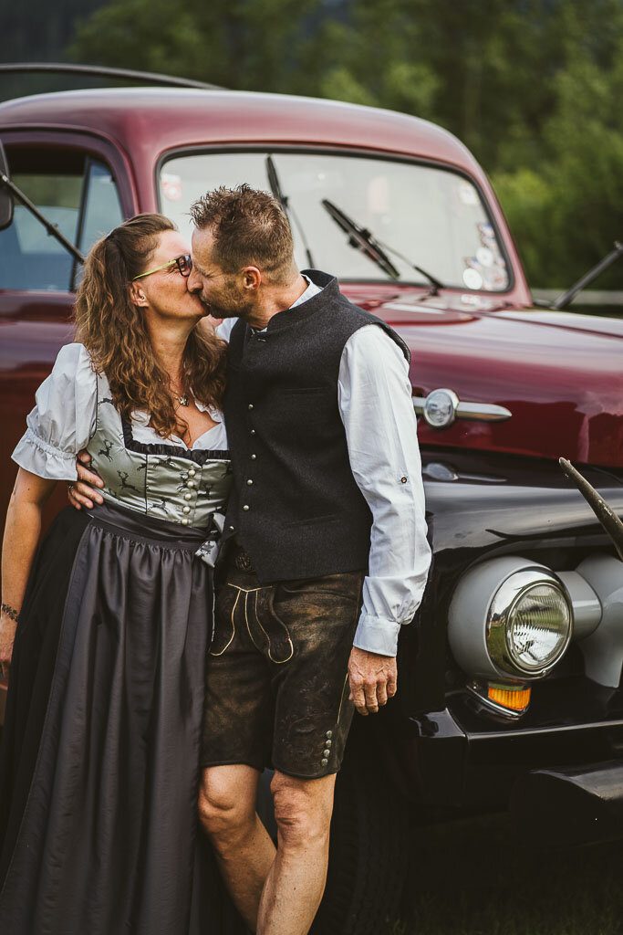 Tiroler Trachtenhochzeit in Innsbruck mit Oldtimer_1_Christina Biasi Photography (Copy)