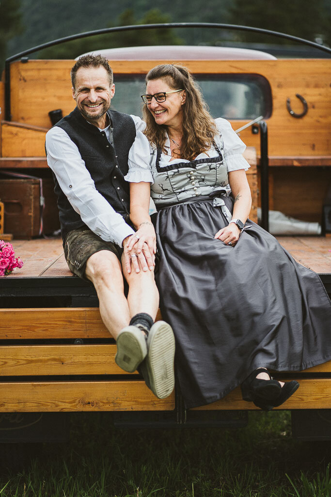 Tiroler Trachtenhochzeit in Innsbruck mit Oldtimer_2_Christina Biasi Photography (Copy)