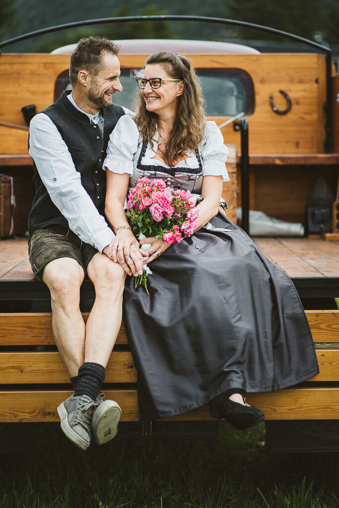 Tiroler Trachtenhochzeit in Innsbruck mit Oldtimer_5_Christina Biasi Photography (Copy)