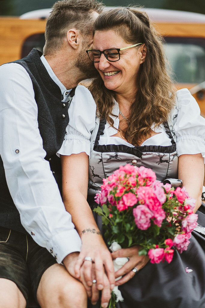 Tiroler Trachtenhochzeit in Innsbruck mit Oldtimer_6_Christina Biasi Photography (Copy)