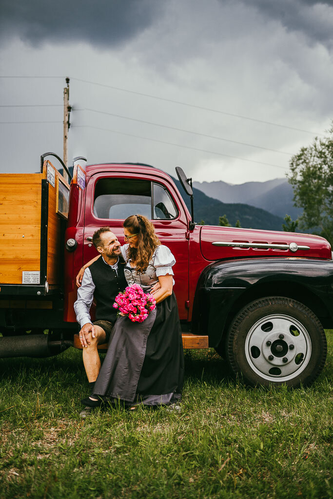 Tiroler Trachtenhochzeit in Innsbruck mit Oldtimer_9_Christina Biasi Photography (Copy)